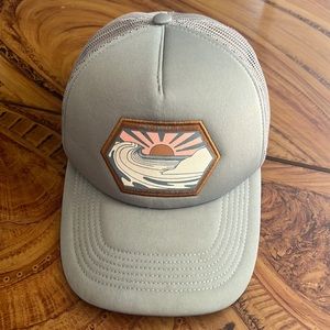 O’Neil beach wave trucker hat